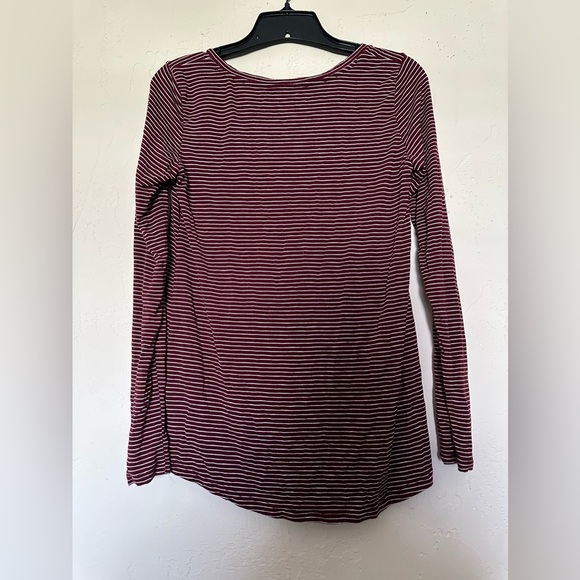 💥4/$10💥 XS American Eagle Striped Long Sleeve - Picture 3 of 3